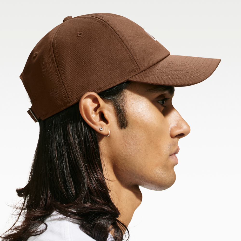 FB5369-259_VL2 Nike Club Futura Cap 刺繡 老帽 帽子 棒球帽 遮陽帽 燕麥色 黑色 咖啡色 FB5369-072