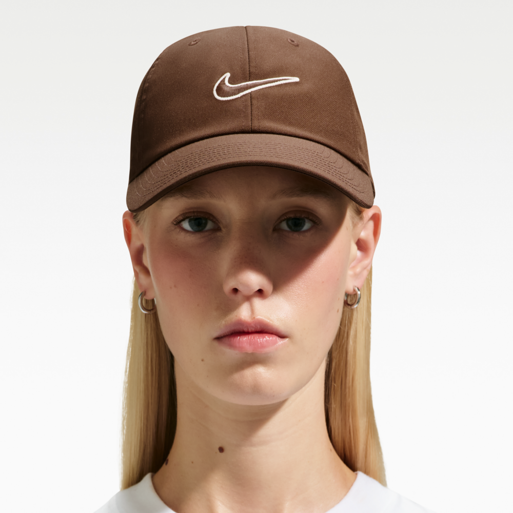 FB5369-259_VL3 Nike Club Futura Cap 刺繡 老帽 帽子 棒球帽 遮陽帽 燕麥色 黑色 咖啡色 FB5369-072