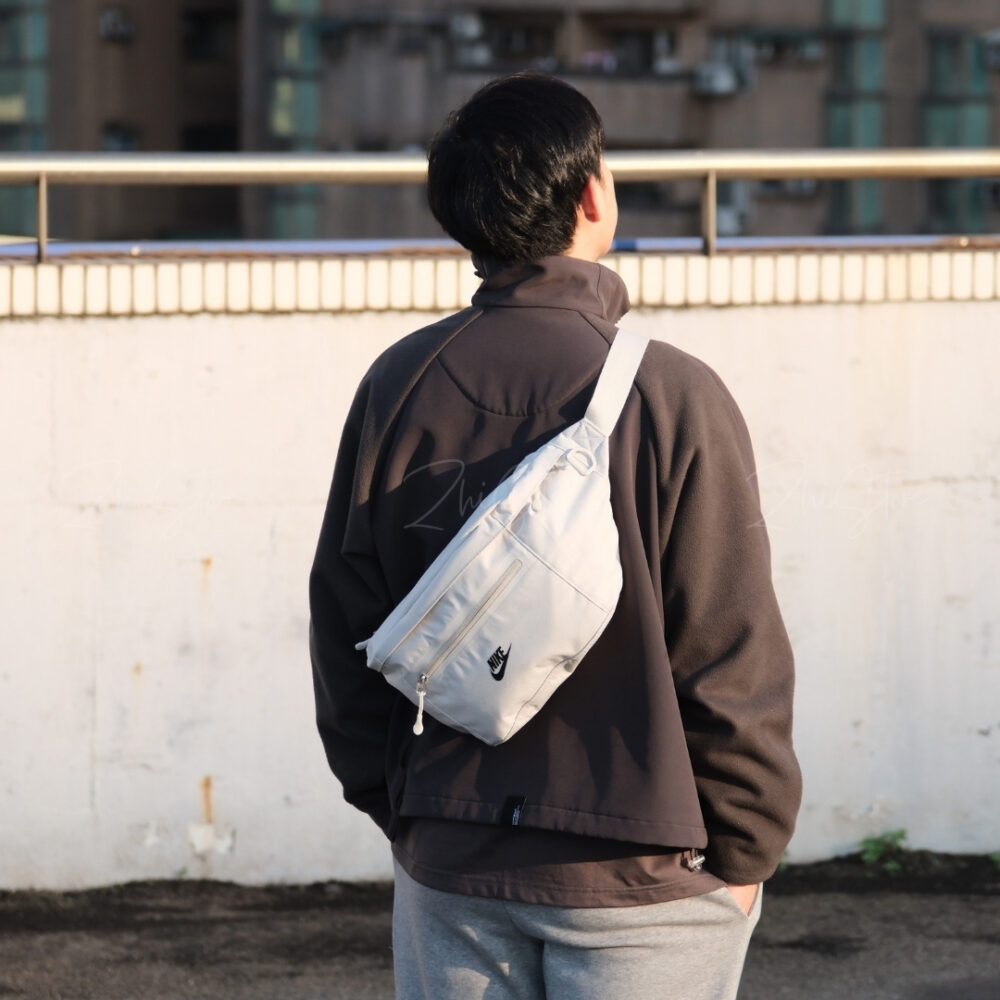 Nike Tech 側背 大腰包 大容量 包包 黑色 米白 卡其 霧藍 軍綠 BA5751-010 072 222 479 790