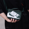 Nike Mini 3公升 迷你鞋盒造型 斜背包 側背包 手提袋 小包 黑色 粉色 綠色 淺灰紫 FN3059-010 FN3059-019 FN3059-323 FN3059-675