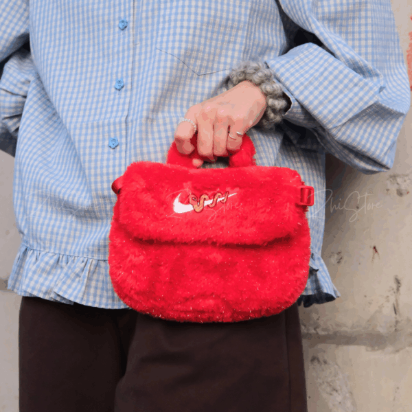 23 Nike Crossbody Bag 1公升 咬錢蛇 靈蛇迎新 迷你 金蔥 絨毛小包 側背包 手提包 小包 新年 紅色 HV6119-657