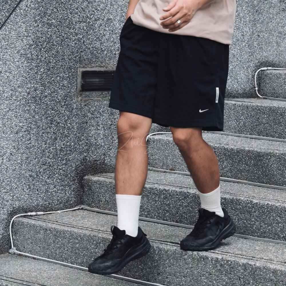 Nike Dri-FIT Standard Issue 刺繡Logo 休閒棉短褲 運動短褲 休閒短褲 拉鍊口袋 黑色 DQ5713-010