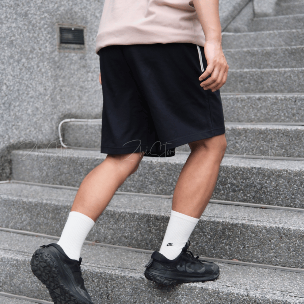Nike Dri-FIT Standard Issue 刺繡Logo 休閒棉短褲 運動短褲 休閒短褲 拉鍊口袋 黑色 DQ5713-010