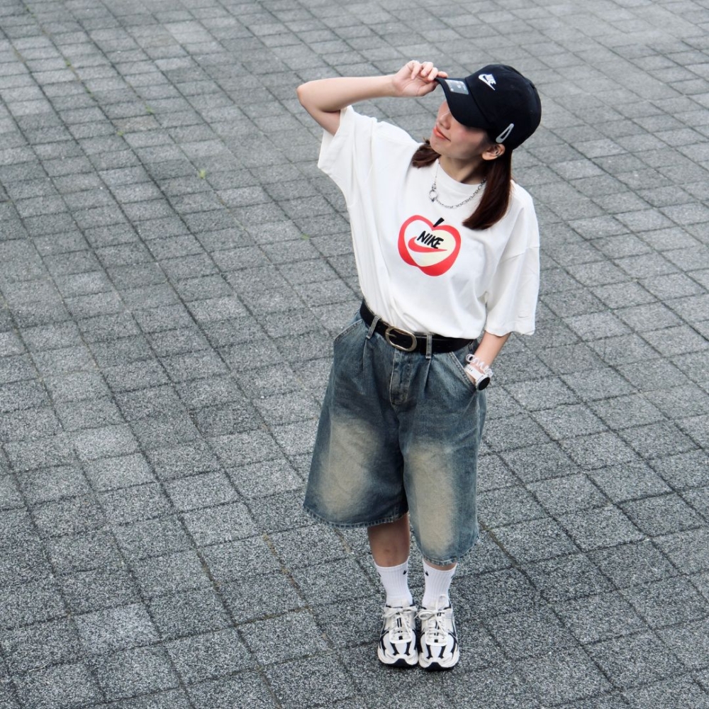 Nike NSW 蘋果 情人節 愛心 寬鬆 短袖 T-shirt 圖T T恤 奶油白 IB5577-133