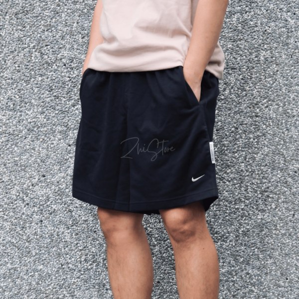 Nike Dri-FIT Standard Issue 刺繡Logo 休閒棉短褲 運動短褲 休閒短褲 拉鍊口袋 黑色 DQ5713-010