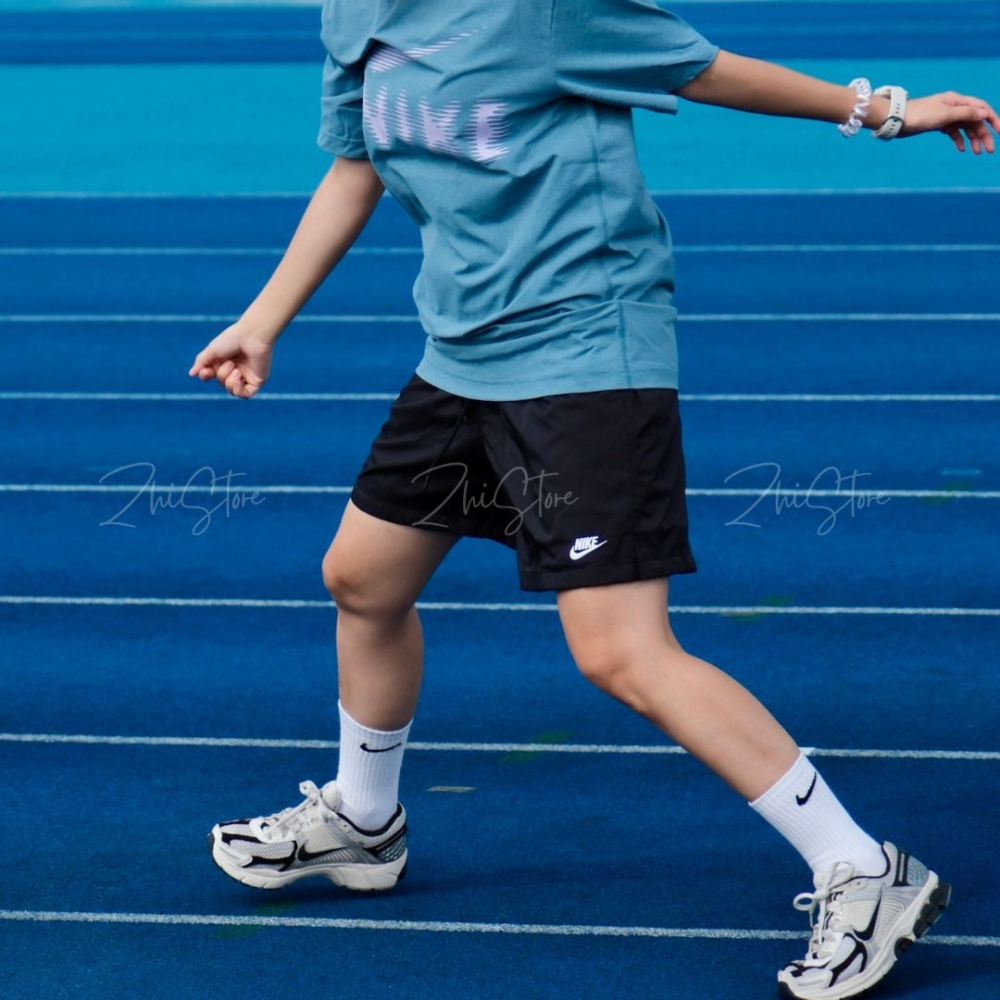 Nike Club Flow Short 休閒短褲 刺繡Logo 膝上短褲 運動短褲 健身短褲 海灘褲 黑色 卡其色 FN3308-010 FN3308-297