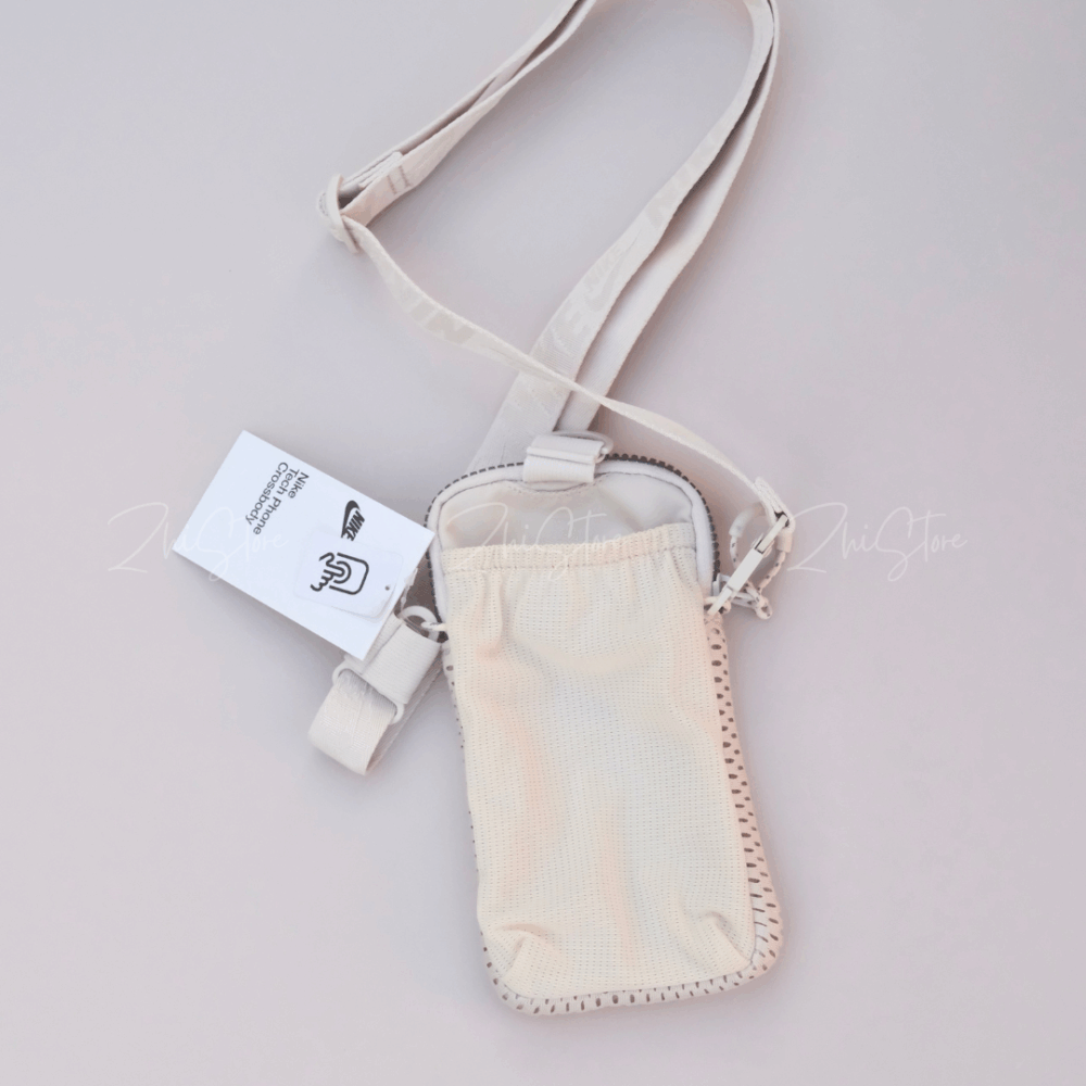 Nike Tech Statement 可觸控式 手機斜背包 手機包 手機袋 小包 斜背包 側背包 米白 HQ6938-167