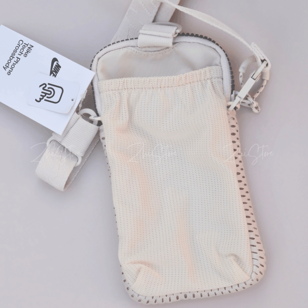 Nike Tech Statement 可觸控式 手機斜背包 手機包 手機袋 小包 斜背包 側背包 米白 HQ6938-167