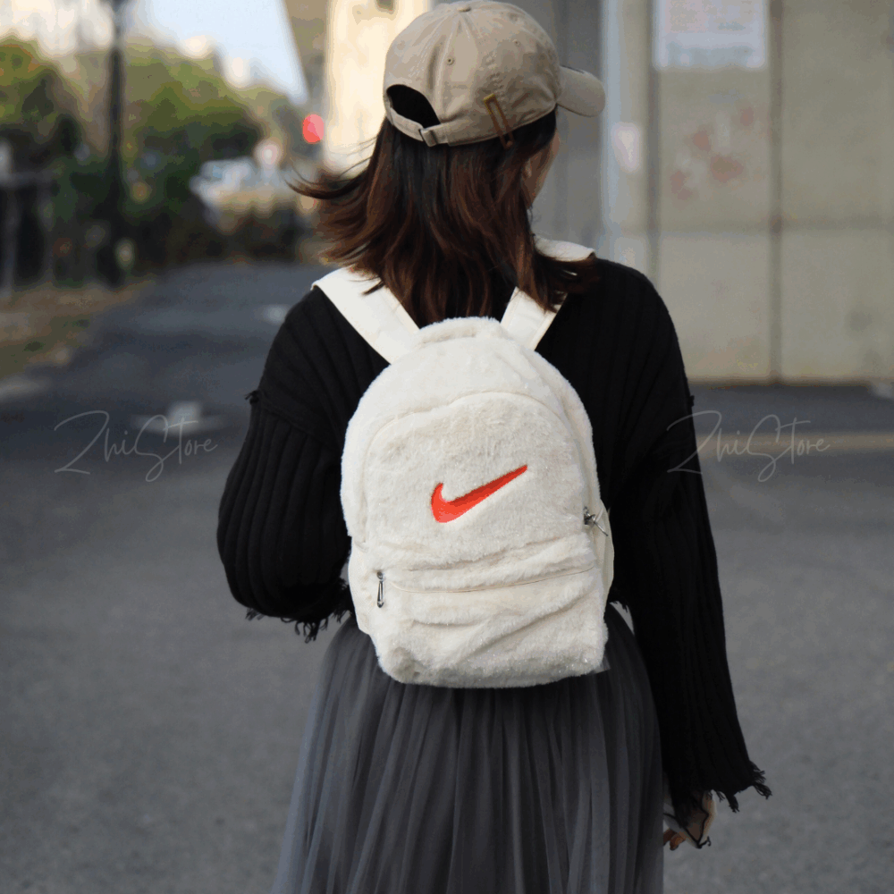 Nike Faux Fur 人造皮草 毛絨 後背包 金蔥 奶白色 迷你後背包 絨毛包 FZ1330-113