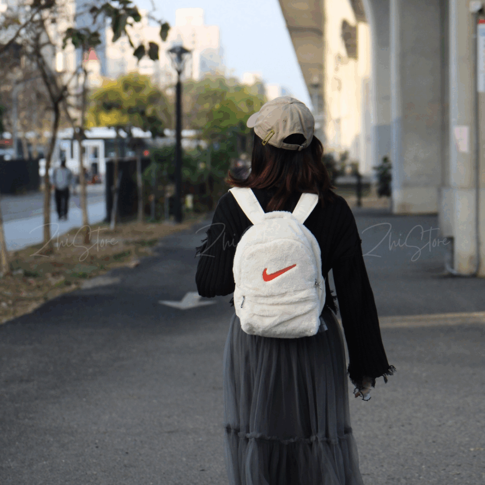 Nike Faux Fur 人造皮草 毛絨 後背包 金蔥 奶白色 迷你後背包 絨毛包 FZ1330-113