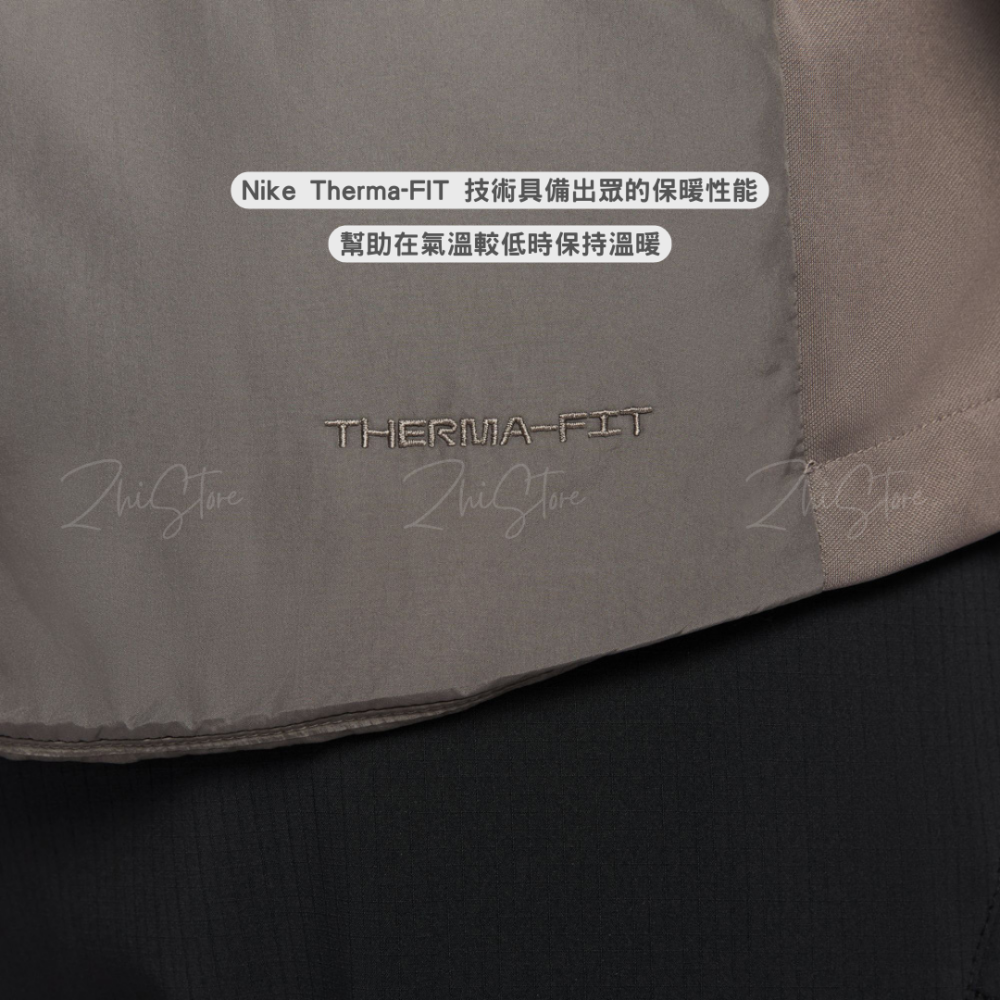 【零碼出清｜售出不退換｜M號】Nike THERMA-FIT 刺繡Logo 保暖背心 卡其色 FB7554-289