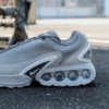 12 【福利品出清|售出不退換】Nike Air Max Dn 'Limestone' 灰色 復古 氣墊 低筒 運動鞋 休閒鞋 DV3337-014