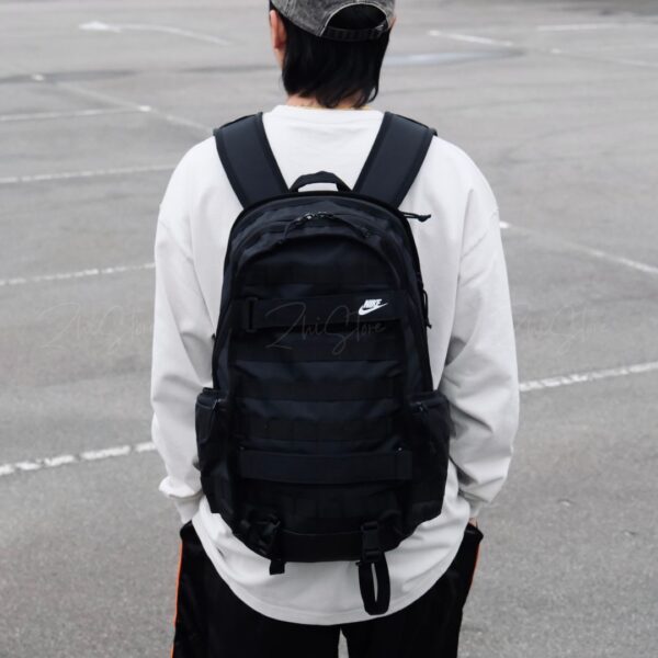 13 Nike RPM 大容量 多夾層 後背包 黑色 FD7544-010